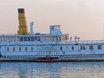 Suiza: Belle Epoque - Schaufelradschiff Helvétie en 1007 Lausanne