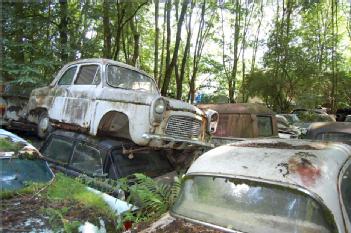 Switzerland: Historischer Autofriedhof Gürbetal - Messerli Autoverwertung GmbH in 3126 Kaufdorf