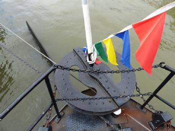 Alemania: Museumsdampfer 'Oscar Huber', Eimerkettendampfbagger 'Minden' und Kranschiff 'Fendel' en 47119 Duisburg