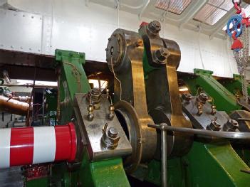 Allemagne: Museumsdampfer 'Oscar Huber', Eimerkettendampfbagger 'Minden' und Kranschiff 'Fendel' à 47119 Duisburg