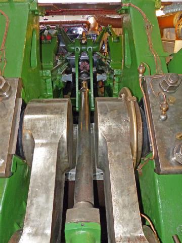 Allemagne: Museumsdampfer 'Oscar Huber', Eimerkettendampfbagger 'Minden' und Kranschiff 'Fendel' à 47119 Duisburg