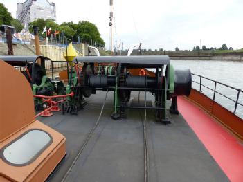 Allemagne: Museumsdampfer 'Oscar Huber', Eimerkettendampfbagger 'Minden' und Kranschiff 'Fendel' à 47119 Duisburg