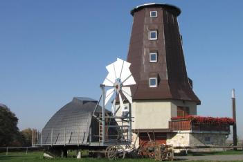 Germany: Neuholländer-Mühle im Wyhratal und Traktorenmuseum in 04552 Borna OT Wyhra