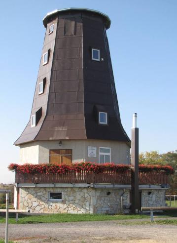 Germany: Neuholländer-Mühle im Wyhratal und Traktorenmuseum in 04552 Borna OT Wyhra