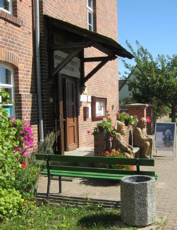 Germany: Niedersorbisches Heimatmuseum Dissen - Domowniski muzej Dešno in 03096 Dissen-Striesow OT Dissen