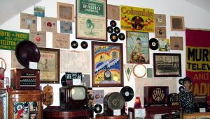 Ireland: Hurdy-Gurdy Museum of Vintage Radio in Dublin