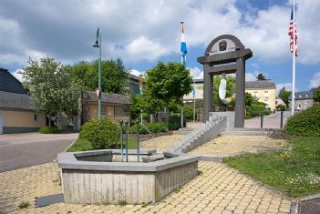Luxembourg: 385th Bomb Group Memorial Museum in 8826 Rambrouch - Perlé