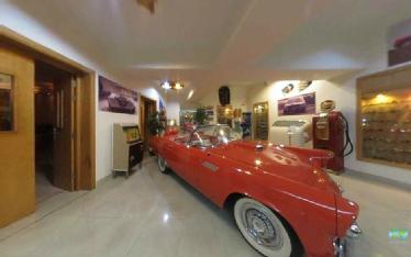 Malta: Malta Classic Car Collection, The in St Paul's Bay (San Pawl il-Baħar)