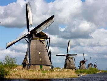 Netherlands: De molens van Kinderdijk in 2961 AS Kinderdijk