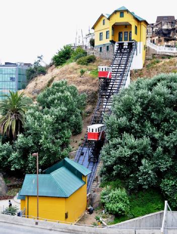 Chile: Los Ascensores de Valparaiso in Valparaíso