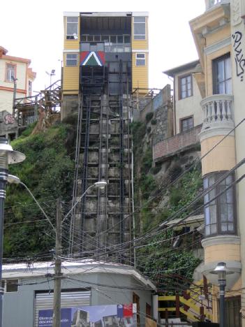 Chile: Los Ascensores de Valparaiso in Valparaíso