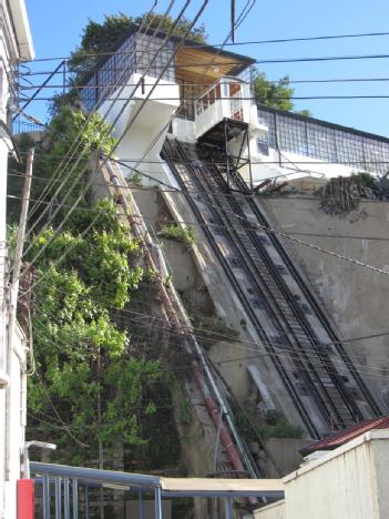 Chile: Los Ascensores de Valparaiso in Valparaíso