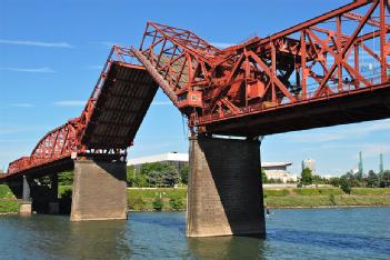 United States of America (USA): Broadway Bridge in 97227 Portland