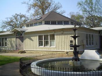 United States of America (USA): Dentzel Carousel and Shelter Building in 39307 Meridian